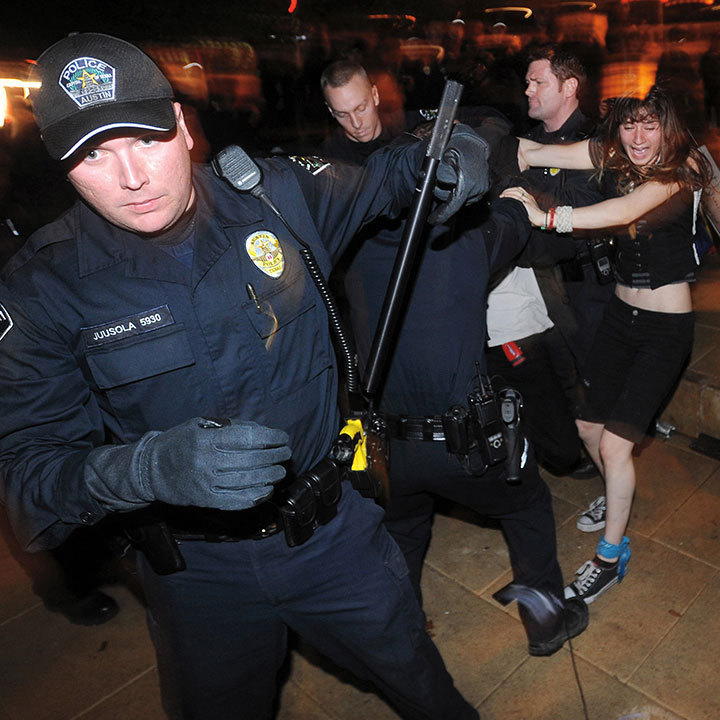 Police evict Occupy Austin from the plaza at City Hall